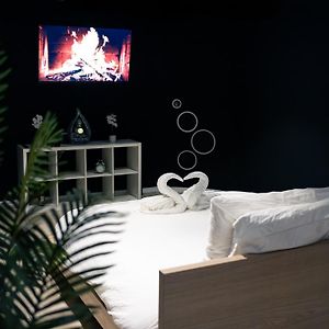 Zimmer mit Kingsize-Bett